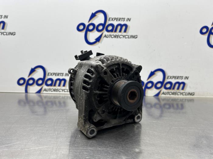 Usagé Dynamo BMW 3 serie (F30) 320i 2.0 16V Prix € 110,00 Règlement à la marge proposé par Gebr Opdam B.V.