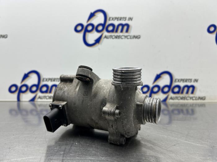 Begagnade Extra vattenpump BMW 3 serie (F30) 320i 2.0 16V Pris € 250,00 Marginaltabell erbjuds av Gebr Opdam B.V.