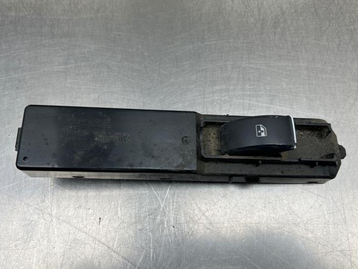 Usados Interruptor de ventanilla eléctrica Saab 9-3 II Sport Sedan (YS3F) 1.8t 16V Precio € 25,00 Norma de margen ofrecido por Gebr Opdam B.V.