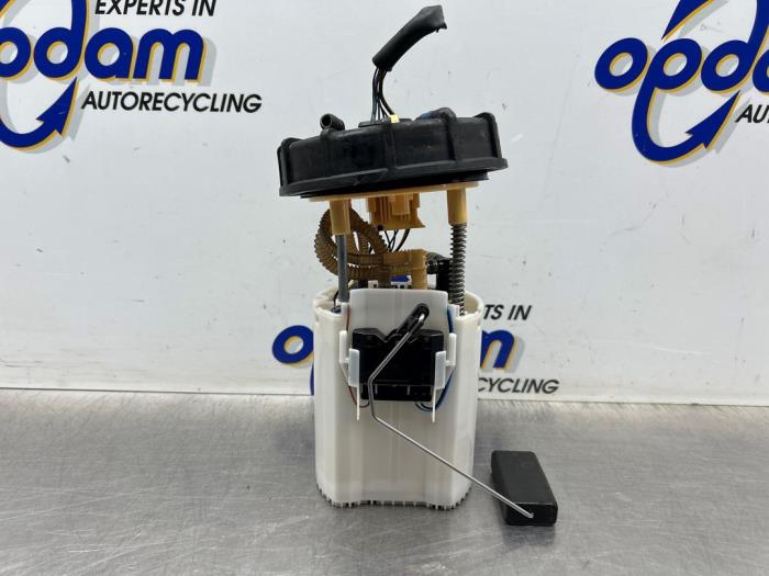 Usagé Pompe carburant électrique Volkswagen Polo V (6R) 1.4 TDI 12V 90 Prix € 75,00 Règlement à la marge proposé par Gebr Opdam B.V.