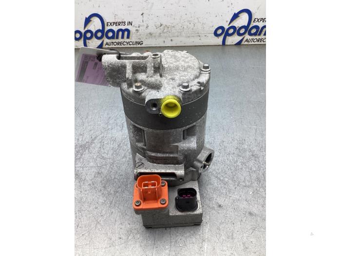 Usagé Pompe clim Volkswagen Golf VIII (CD1) 1.4 GTE 16V Prix € 250,00 Règlement à la marge proposé par Gebr Opdam B.V.
