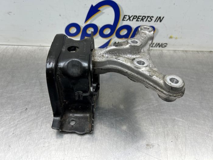 Usagé Support moteur Opel Crossland (X) 1.2 Turbo 12V Prix € 35,00 Règlement à la marge proposé par Gebr Opdam B.V.