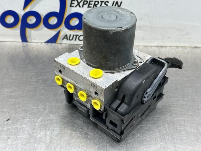 Begagnade ABS-pump Mercedes A (W169) 1.5 A-150 5-Drs. Pris € 125,00 Marginaltabell erbjuds av Gebr Opdam B.V.
