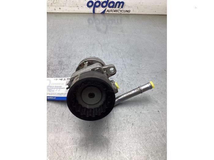 Usagé Pompe de direction Volkswagen Transporter T5 2.5 TDi PF Prix € 60,00 Règlement à la marge proposé par Gebr Opdam B.V.