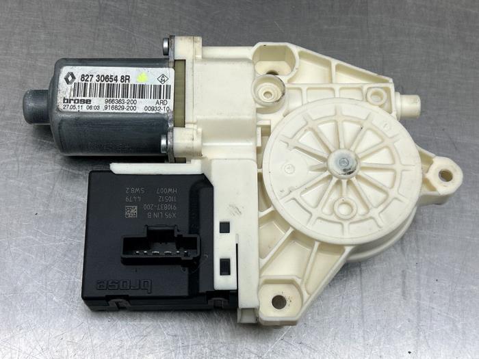 Usados Motor de ventanilla de puerta Renault Megane III Grandtour (KZ) 1.4 16V TCe 130 Precio € 50,00 Norma de margen ofrecido por Gebr Opdam B.V.