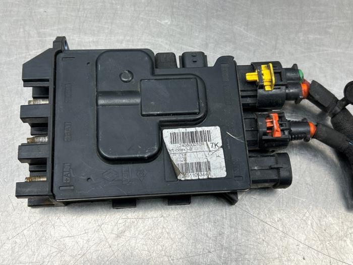 Gebrauchte Stromverteiler Renault Megane III Grandtour (KZ) 1.4 16V TCe 130 Preis € 50,00 Margenregelung angeboten von Gebr Opdam B.V.