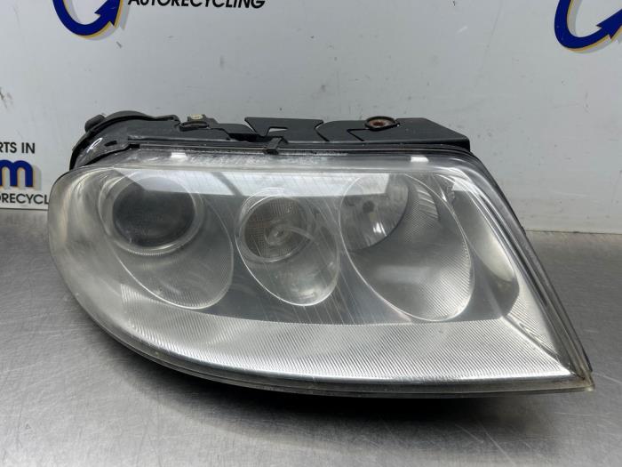 Używane Reflektor prawy Volkswagen Passat (3B3) 1.8 Turbo 20V Cena € 195,00 Procedura marży oferowane przez Gebr Opdam B.V.