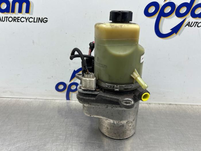 Usagé Pompe de direction Ford Focus 2 Wagon 2.0 16V Prix € 120,00 Règlement à la marge proposé par Gebr Opdam B.V.