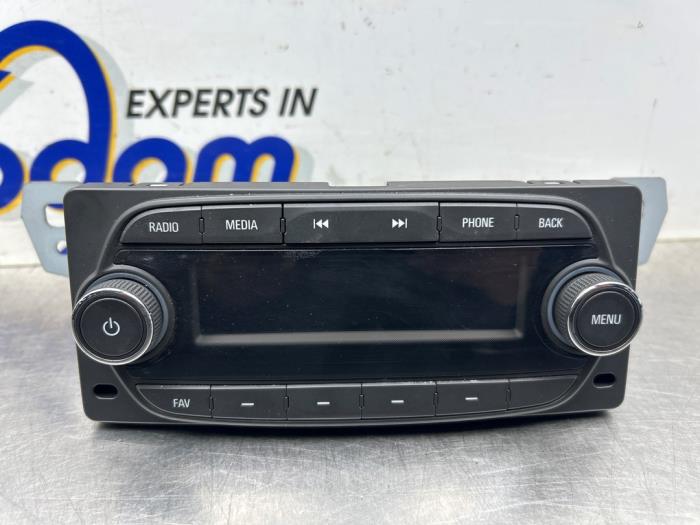 Używane Radio Opel Karl 1.0 12V Cena € 90,75 Z VAT oferowane przez Gebr Opdam B.V.