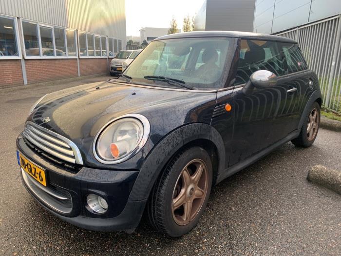 Używane Reflektor lewy Mini Mini (R56) 1.6 16V Cooper Cena € 75,00 Procedura marży oferowane przez Gebr Opdam B.V.