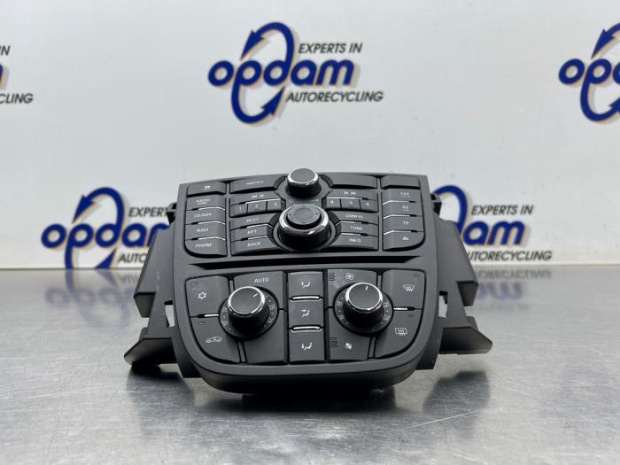 Używane Panel obslugi radia Opel Meriva (B) 1.4 Turbo 16V Ecotec Cena € 75,00 Procedura marży oferowane przez Gebr Opdam B.V.