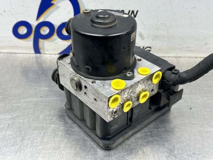 Begagnade ABS-pump Volkswagen Touran (1T1/T2) Pris € 125,00 Marginaltabell erbjuds av Gebr Opdam B.V.