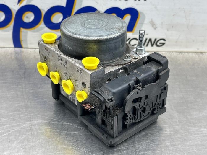 Begagnade ABS-pump Opel Corsa D 1.2 16V Pris € 250,00 Marginaltabell erbjuds av Gebr Opdam B.V.