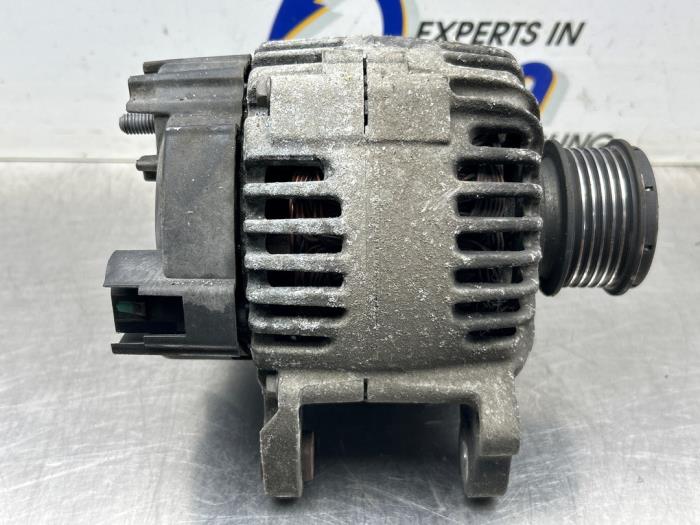 Begagnade Dynamo Volkswagen Caddy III (2KA,2KH,2CA,2CH) 1.9 TDI Pris € 100,00 Marginaltabell erbjuds av Gebr Opdam B.V.