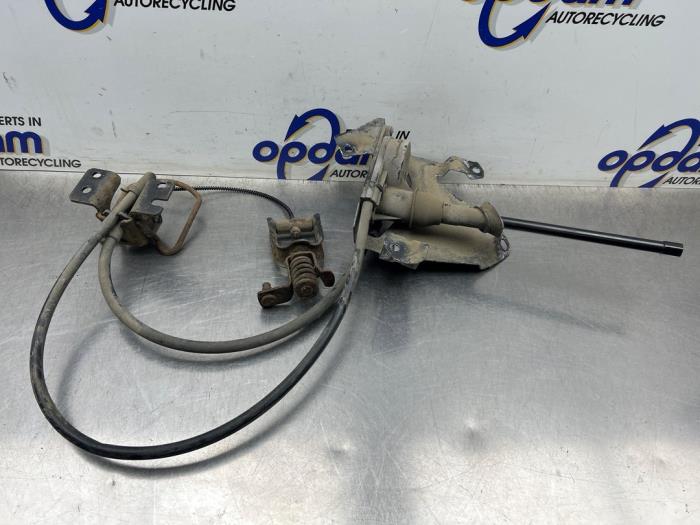 Gebrauchte Hebemachanik Reserverad Opel Combo 1.3 CDTI 16V ecoFlex Preis € 125,00 Margenregelung angeboten von Gebr Opdam B.V.