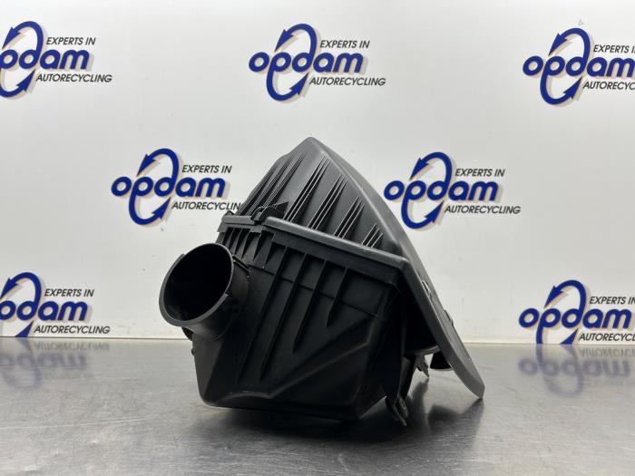 Begagnade Luftfilterhus BMW 5 serie (E60) 520i 24V Pris € 40,00 Marginaltabell erbjuds av Gebr Opdam B.V.