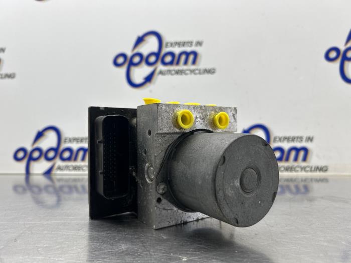 Usagé Bloc ABS BMW 5 serie (E60) 520i 24V Prix € 150,00 Règlement à la marge proposé par Gebr Opdam B.V.