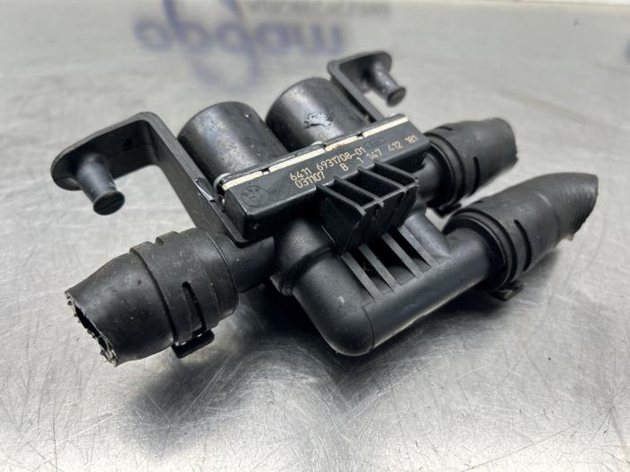 Extra vattenpump från en BMW 5 serie (E60) 520i 24V 2003