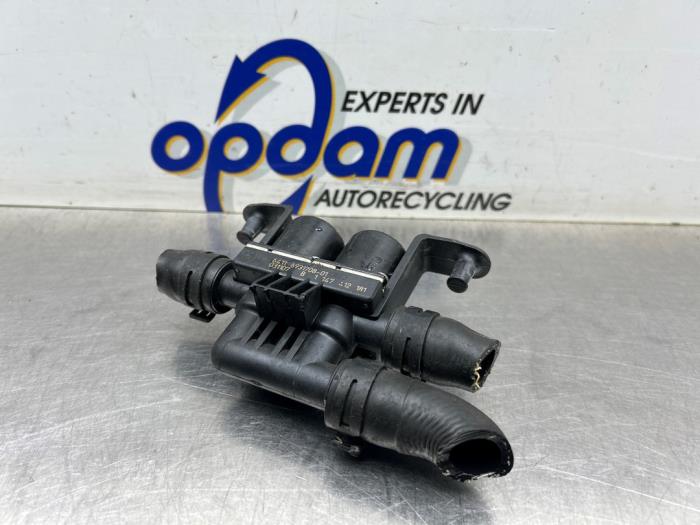 Begagnade Extra vattenpump BMW 5 serie (E60) 520i 24V Pris € 40,00 Marginaltabell erbjuds av Gebr Opdam B.V.