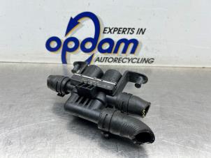 Extra vattenpump från en BMW 5 serie (E60) 520i 24V 2003