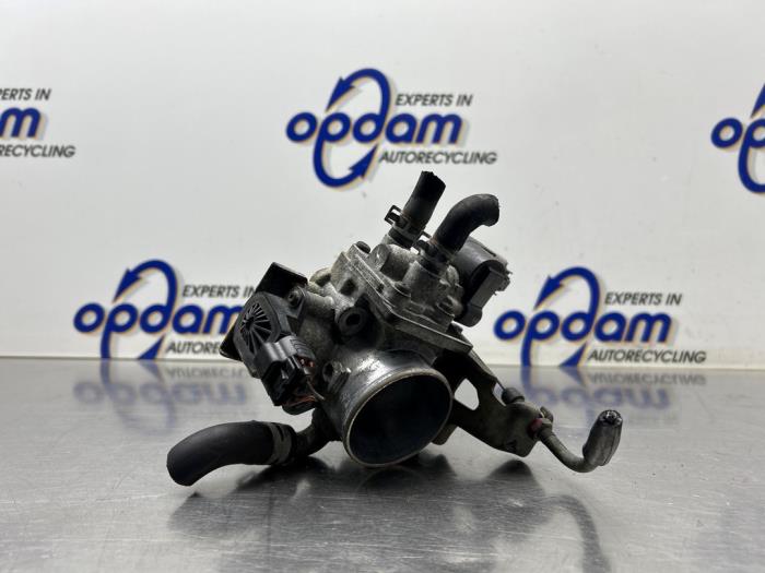 Gebrauchte Drosselklappengehäuse Suzuki Swift (ZA/ZC/ZD1/2/3/9) 1.5 VVT 16V Preis € 75,00 Margenregelung angeboten von Gebr Opdam B.V.