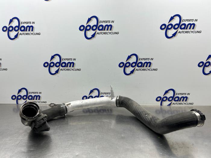 Gebrauchte Intercooler Rohr Volvo V40 (MV) 1.5 T3 16V Geartronic Preis € 75,00 Margenregelung angeboten von Gebr Opdam B.V.