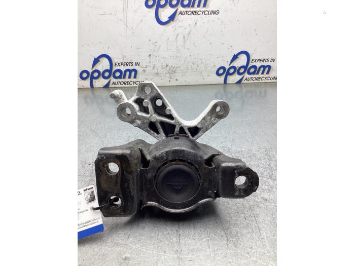 Used Engine mount Renault Kadjar (RFEH) 1.2 Energy TCE 130 Price € 30,00 Margin scheme offered by Gebr Opdam B.V.