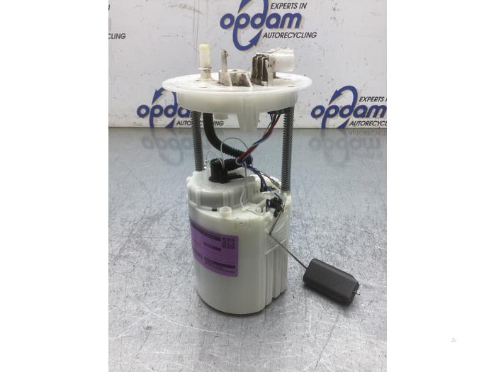 Usagé Pompe essence Opel Karl 1.0 12V Prix € 45,00 Règlement à la marge proposé par Gebr Opdam B.V.