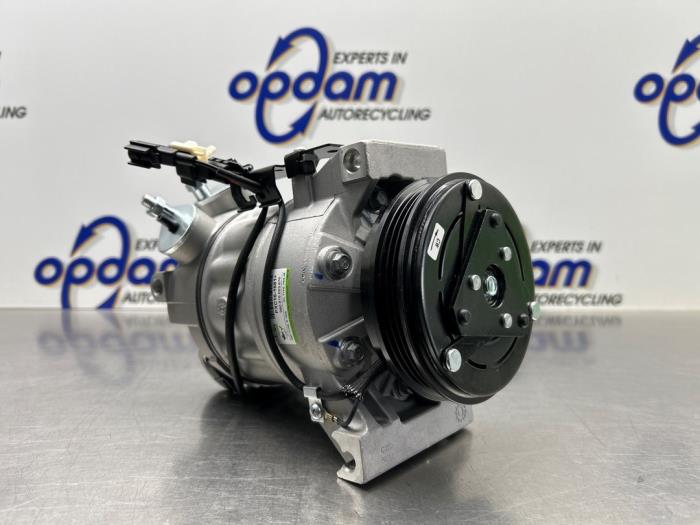 Neuf Compresseur de clim Volvo V70 Prix € 272,19 Prix TTC proposé par Gebr Opdam B.V.