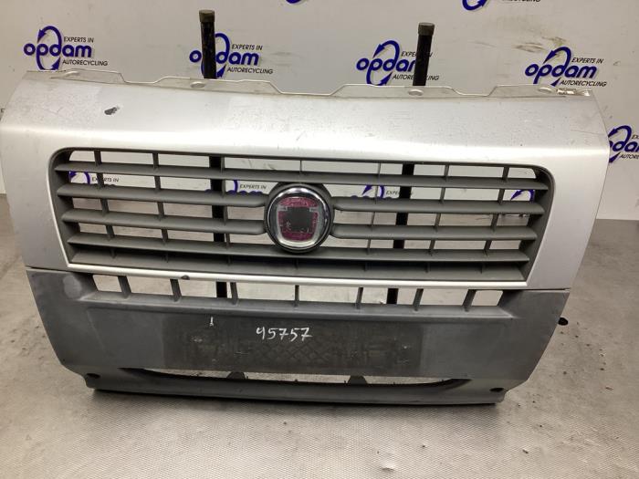 Używane Grill Fiat Ducato (250) 2.3 D 120 Multijet Cena € 150,00 Procedura marży oferowane przez Gebr Opdam B.V.