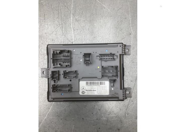 Używane Sterownik Body Control Mercedes E Estate (S213) E-220d 2.0 Turbo 16V Cena € 95,00 Procedura marży oferowane przez Gebr Opdam B.V.