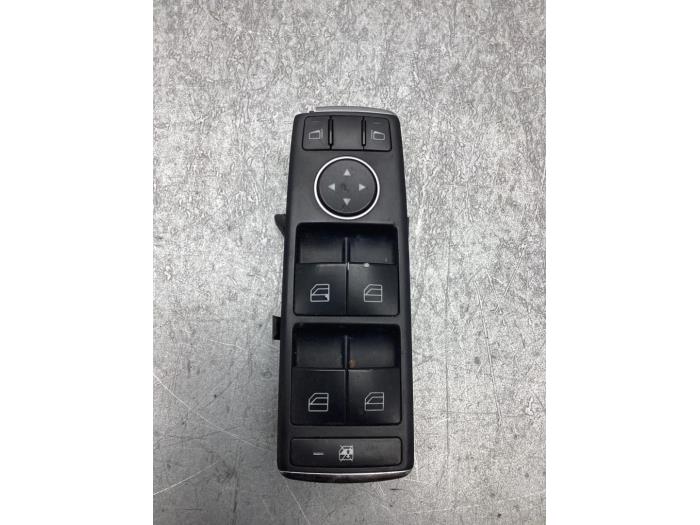 Usados Interruptor de ventanilla eléctrica Nissan Qashqai (J11) 1.2 DIG-T 16V Precio € 30,00 Norma de margen ofrecido por Gebr Opdam B.V.