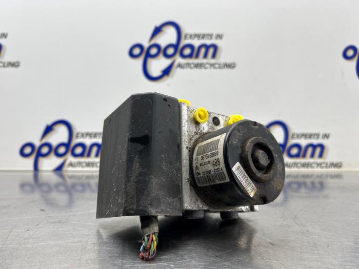 Begagnade ABS-pump Peugeot 207/207+ (WA/WC/WM) 1.4 Pris € 150,00 Marginaltabell erbjuds av Gebr Opdam B.V.