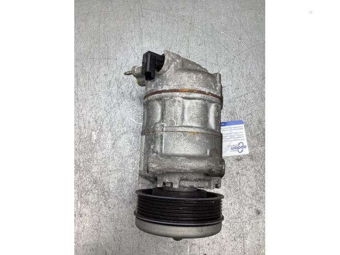 Klimapumpe van een Peugeot 3008 II (M4/MC/MJ/MR) 1.2 12V e-THP PureTech 130 2018