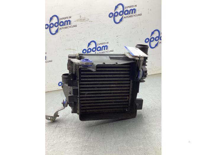 Gebrauchte Ladeluftkühler Peugeot 3008 II (M4/MC/MJ/MR) 1.2 12V e-THP PureTech 130 Preis € 125,00 Margenregelung angeboten von Gebr Opdam B.V.