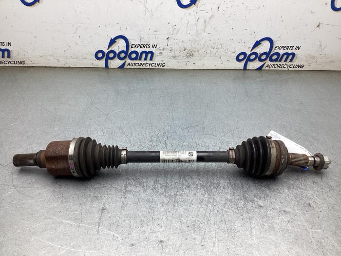 Gebrauchte Antriebswelle links vorne Peugeot 3008 II (M4/MC/MJ/MR) 1.2 12V e-THP PureTech 130 Preis € 150,00 Margenregelung angeboten von Gebr Opdam B.V.