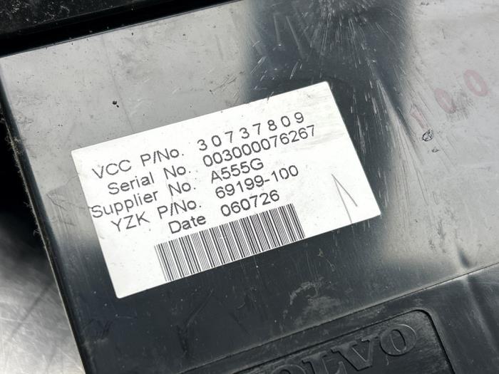 Innerdisplay från en Volvo V50 (MW) 1.8 16V 2006