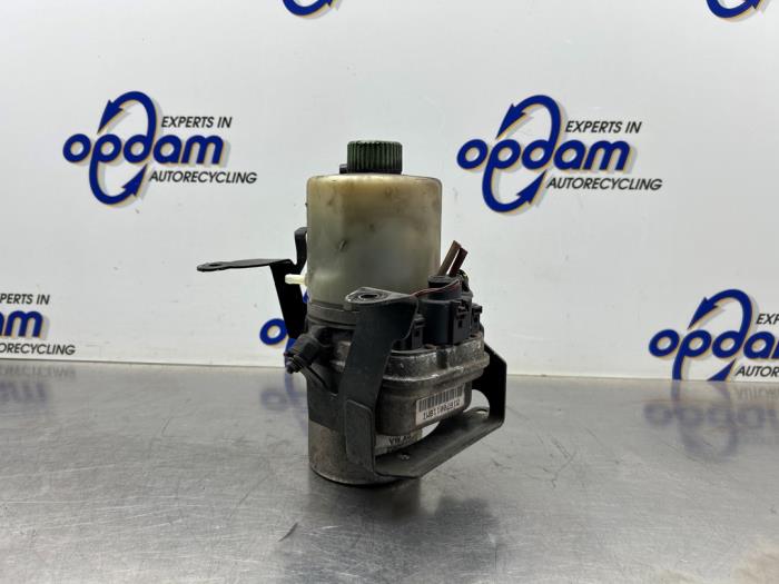 Usagé Pompe de direction Volkswagen Fox (5Z) Prix € 125,00 Règlement à la marge proposé par Gebr Opdam B.V.