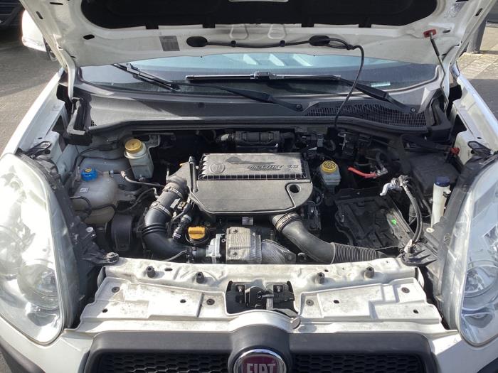 Usados Motor Fiat Doblo Cargo (263) 1.3 MJ 16V DPF Euro 5 Precio € 1.750,00 Norma de margen ofrecido por Gebr Opdam B.V.