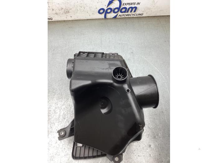 Gebrauchte Luftfiltergehäuse BMW 5 serie (E60) 523i 24V Preis € 35,00 Margenregelung angeboten von Gebr Opdam B.V.