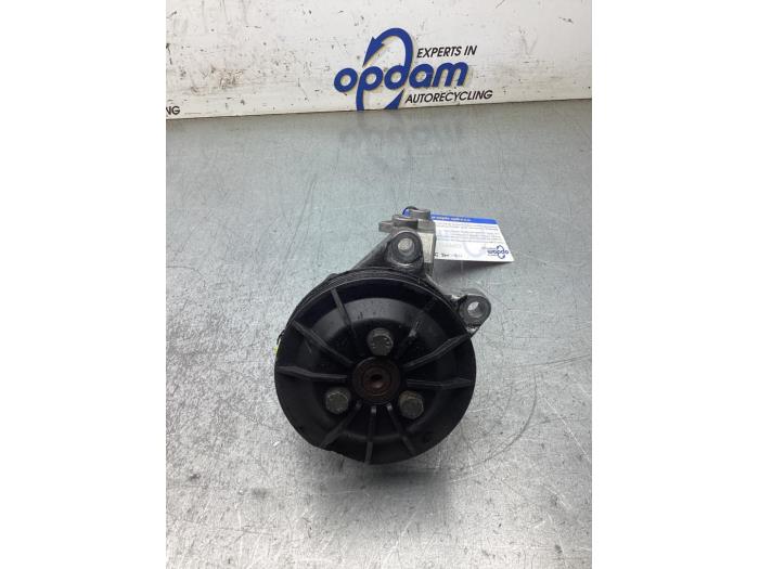 Usagé Pompe de direction BMW 5 serie (E60) 523i 24V Prix € 150,00 Règlement à la marge proposé par Gebr Opdam B.V.