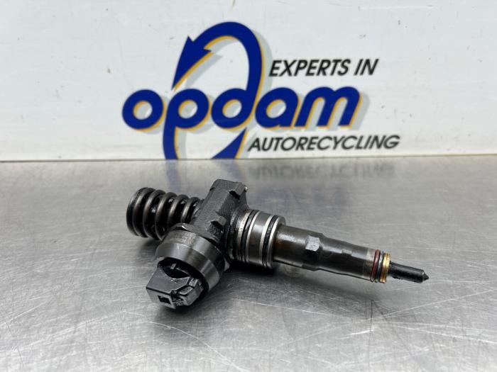 Usagé Injecteurs Volkswagen Transporter/Caravelle T5 2.5 TDi PF Prix € 125,00 Règlement à la marge proposé par Gebr Opdam B.V.