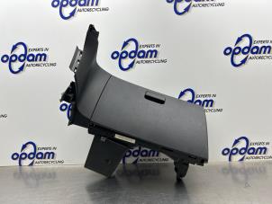 Handskfack från en Peugeot 3008 I (0U/HU) 1.6 16V THP 155 2010