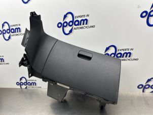 Handskfack från en Peugeot 3008 I (0U/HU) 1.6 16V THP 155 2010