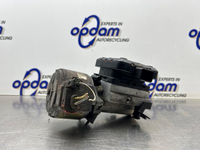 Gebrauchte Pumpfederung (Hydr.) Citroen C5 I Berline (DC) 1.8 16V Preis € 150,00 Margenregelung angeboten von Gebr Opdam B.V.
