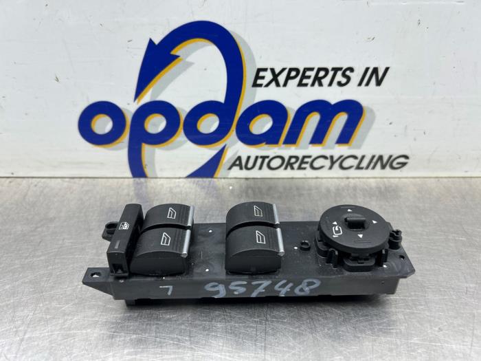 Usados Interruptor de ventanilla eléctrica Ford B-Max (JK8) 1.6 Ti-VCT 16V Precio € 40,00 Norma de margen ofrecido por Gebr Opdam B.V.