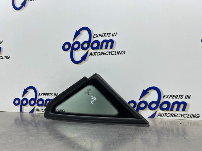 Usados Ventanilla triangular derecha delante Volkswagen Caddy IV 2.0 TDI 75 Precio € 36,30 IVA incluido ofrecido por Gebr Opdam B.V.