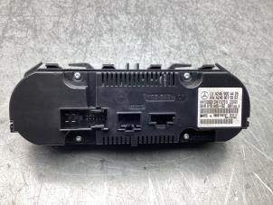 Värmekontrollpanel från en Mercedes-Benz B (W246/W242) 1.6 B-180 BlueEFFICIENCY Turbo 16V 2012