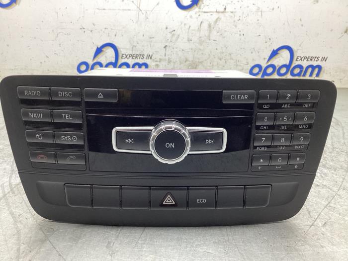 Używane Radio Mercedes B (W246/W242) 1.6 B-180 BlueEFFICIENCY Turbo 16V Cena € 125,00 Procedura marży oferowane przez Gebr Opdam B.V.