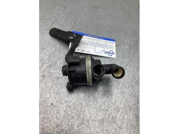 Begagnade Extra vattenpump Volkswagen Caddy III (2KA,2KH,2CA,2CH) 1.6 TDI 16V Pris € 50,00 Marginaltabell erbjuds av Gebr Opdam B.V.